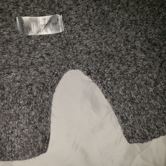 Old Navy Gray XS sweater Jacket with two front big pockets - Picture 5 of 13